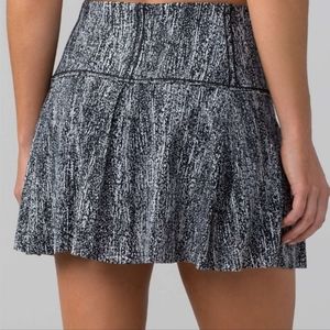Lululemon lost pace skirt 13" tall